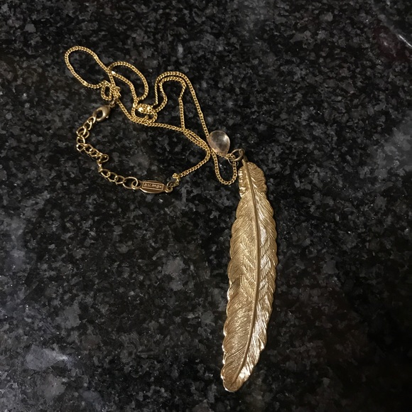 Jewelry - 💥SALE💥A.V. Max Gold Feather necklace
